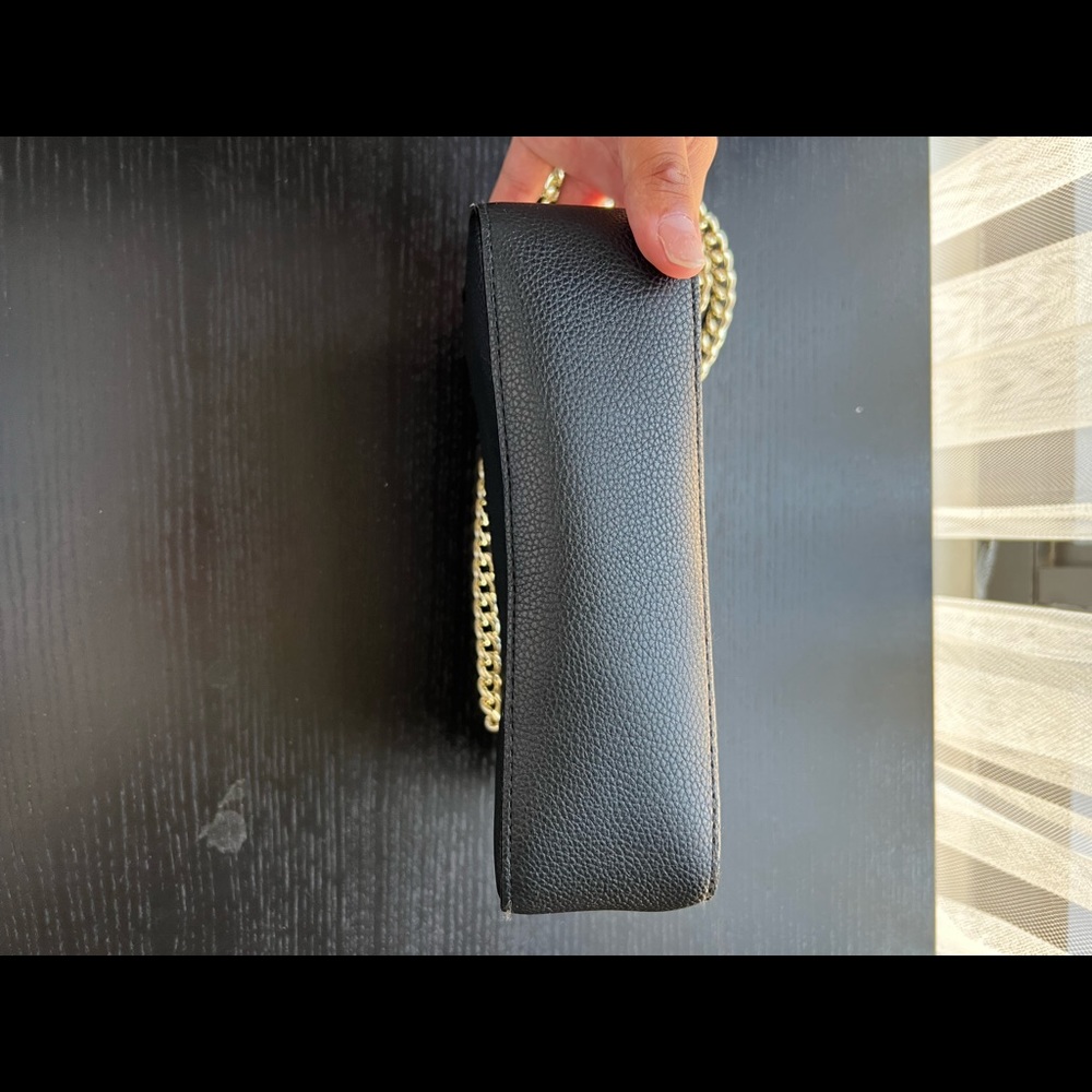 Black VS Purse with gold chain - Picture 3 of 7
